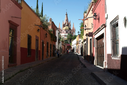  A street in the historic center, San Miguel de Allende, Guanajuato, Mexico.