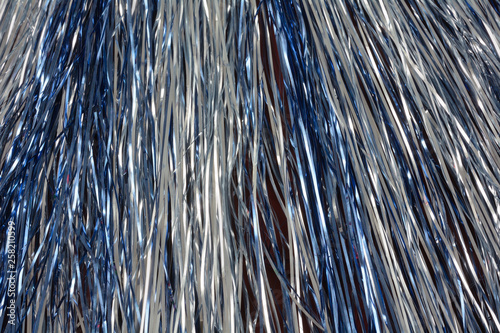 фотографія Abstract festive celebration blue and silver streamer metal tinsel background