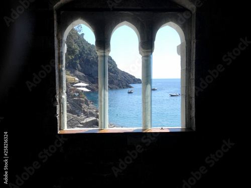veduta della baia di San Fruttuoso  dalla omonima Abbazia a Camogli, Liguria