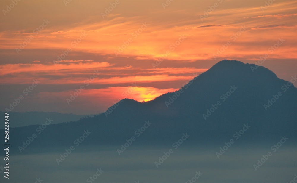 Obraz premium sunset in the mountains