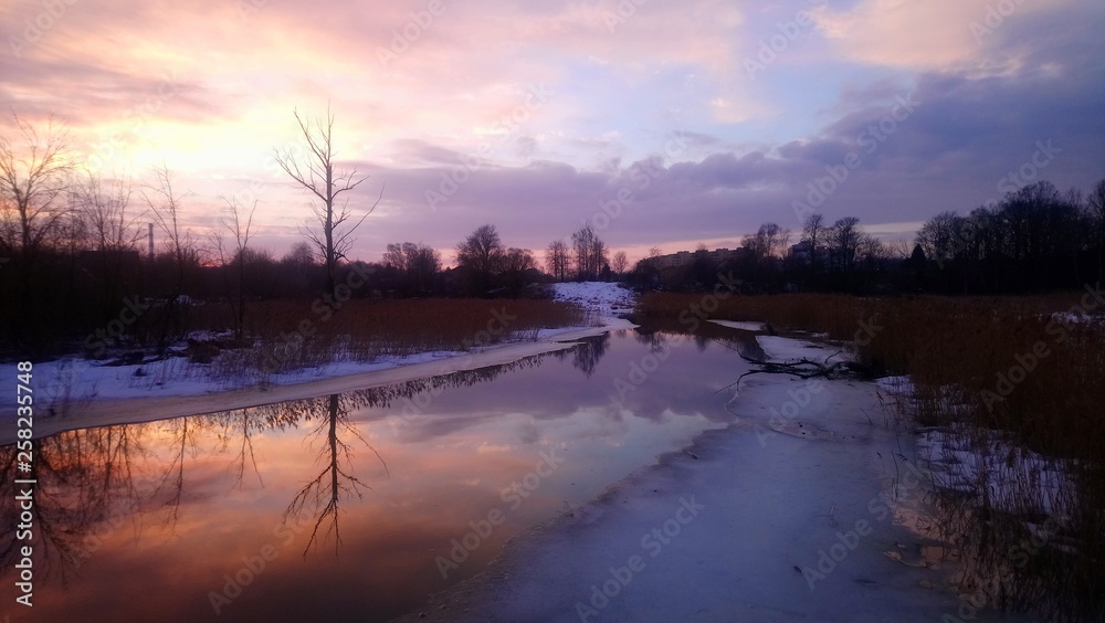 Obraz premium sunset over the river, in russia