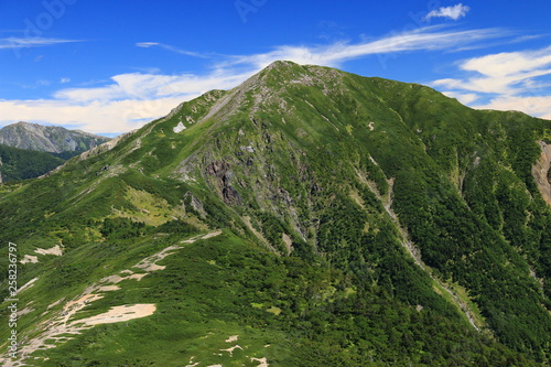 南アルプス光岳（てかりだけ）への道　縦走路から見る南アルプス南部の山々　上河内岳 photo