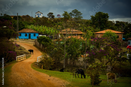 Built in 1973 by the people of the quiet village, with a little more than 500 inhabitants, the Church of São Geraldo stands out for being in a high point, being seen from any point of Capivari, Serro 