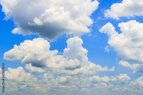 Fototapeta Naklejka Na Ścianę i Meble -  Beautiful blue sky and clouds.
