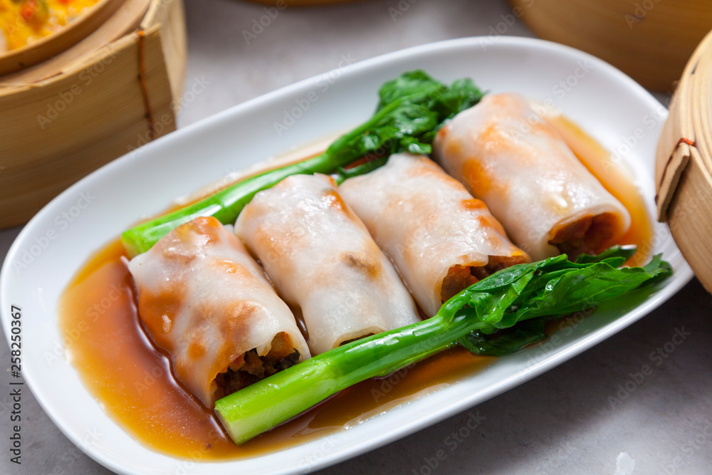 Chinese Steamed Rice Noodle Rolls 