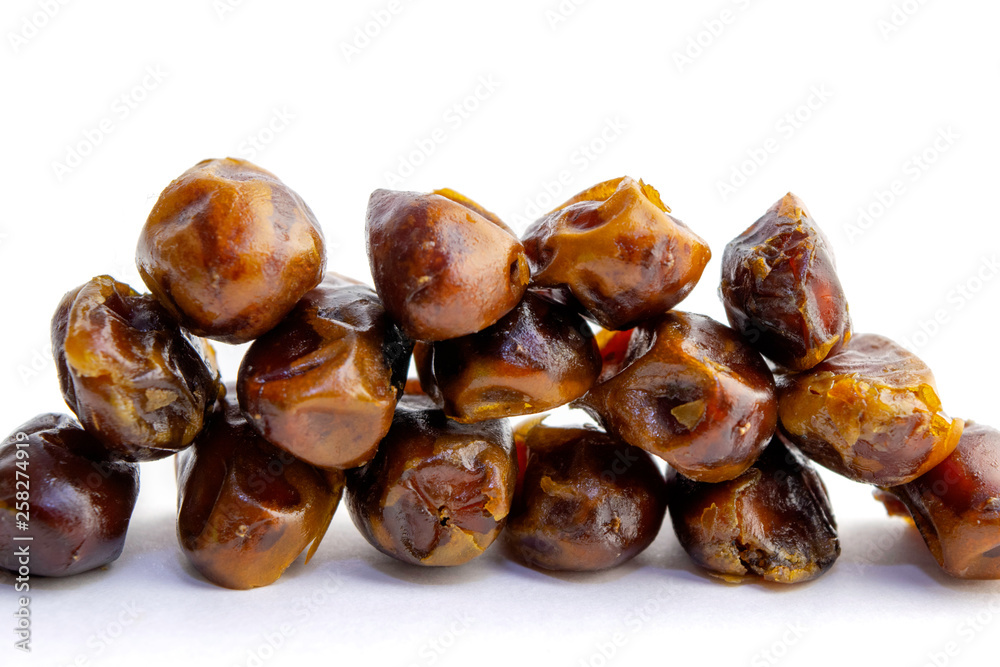 Obraz premium Three rows of sweet dry dates isolated on white background.