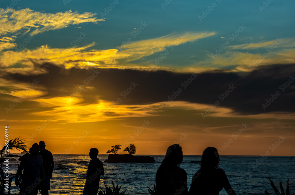 coucher de soleil à Papenoo sur l'île de Tahiti