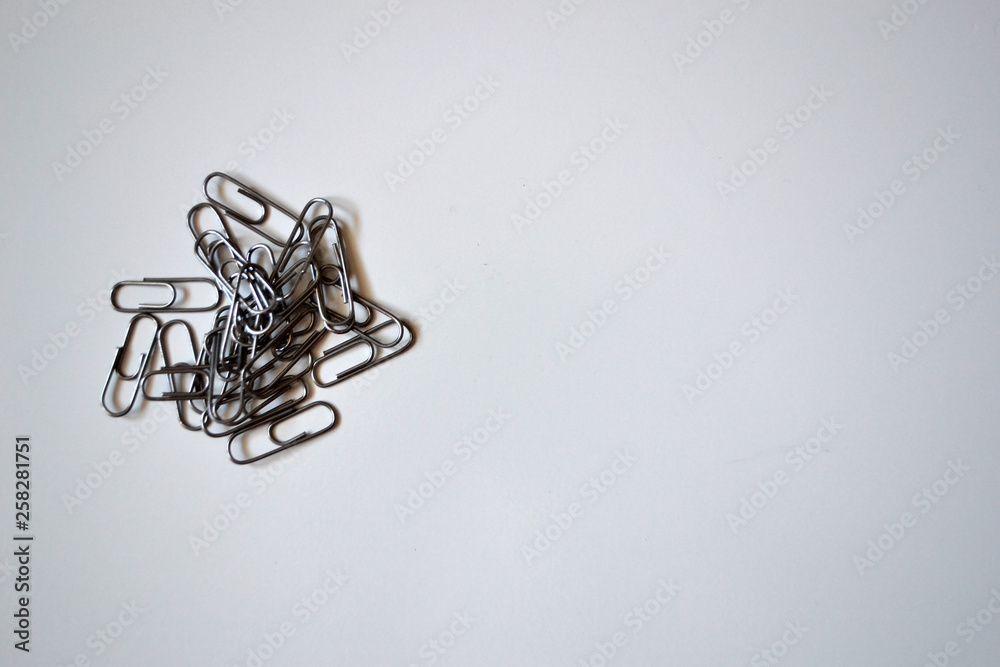 Fototapeta premium paper clips isolated on white background