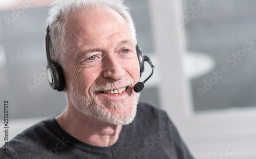 Support phone operator in headset