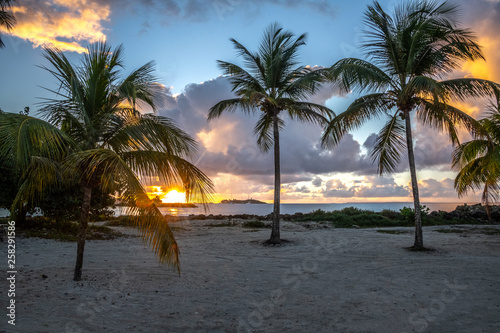 Lever de soleil sur le Gosier - Guadeloupe