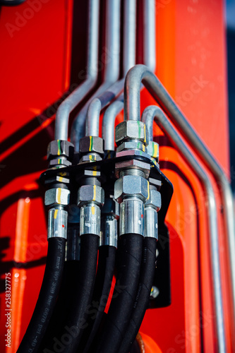 Connected hydraulic pressure pipes system of construction, agricultural or other machinery 