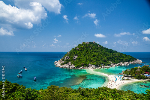Fototapeta Naklejka Na Ścianę i Meble -  Nang Yuan Island off the coast of Koh Tao Island in Thailand