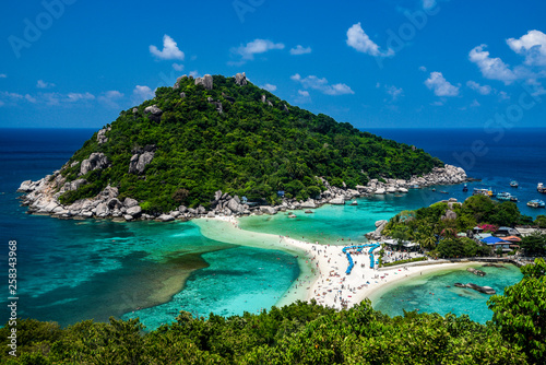 Fototapeta Naklejka Na Ścianę i Meble -  Nang Yuan Island off the coast of Koh Tao Island in Thailand