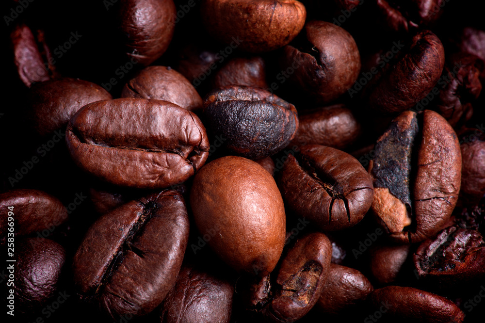 Fototapeta premium Caffè tostato in grani