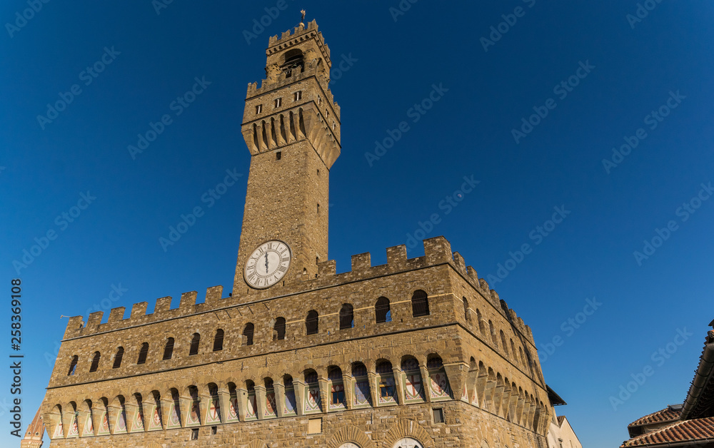 Fototapeta premium Palazzo Vecchio in Florence, Italy with clear sky in the background