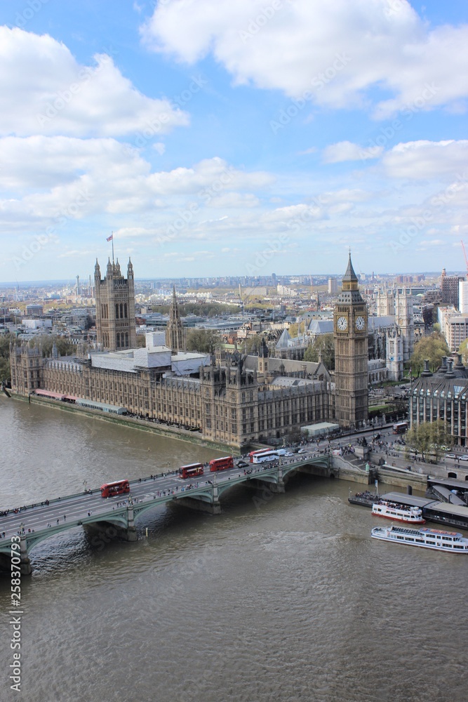 Naklejka premium Beautiful London seen during a city tour along thames river and famous architecture