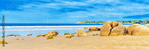 Konstfotografi Moeraki boulders on Koyokokha beach in the Otago region, New Zealand