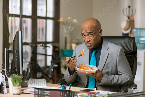 Fotografía Man Unhappy with His Lunch at Work