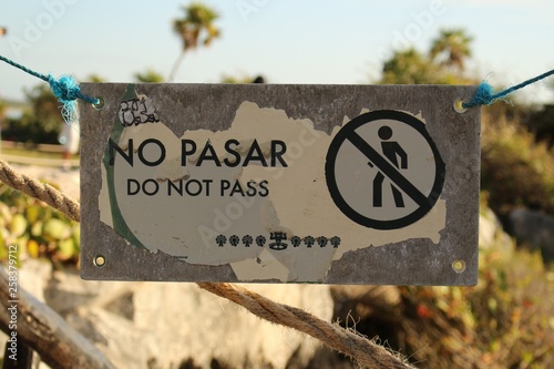 DO NOT PASS - NO PASAR