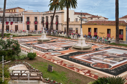 Sandmalerei in La Orotava Kanrische Inseln Teneriffa photo