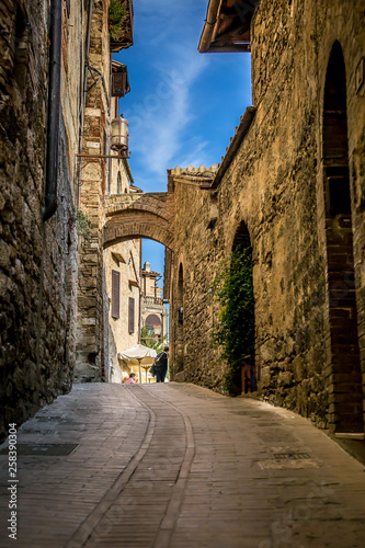 Fototapeta Naklejka Na Ścianę i Meble -  Pienza. Streets and towers of Pienza, small medieval town in Tuscany, Italy	
