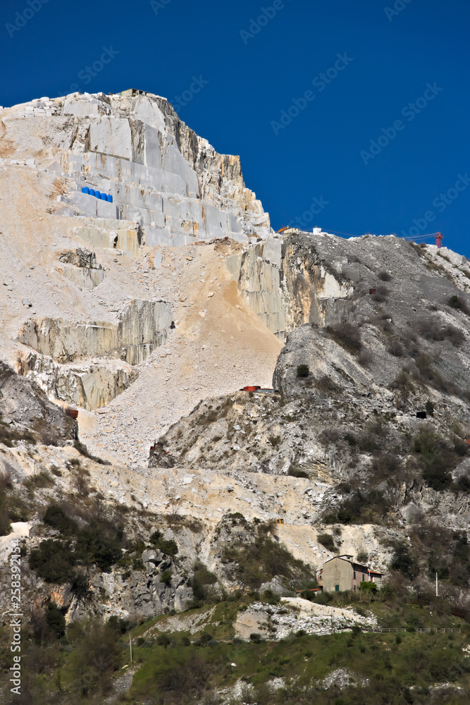 Apuan Alps, Carrara, Tuscany, Italy.  A quarry of white marble. The precious white Carrara marble has been extracted from the Alpia Apuane quarries since Roman times. 