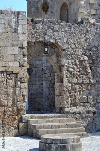 Fototapeta Naklejka Na Ścianę i Meble -  Old arch in besalu