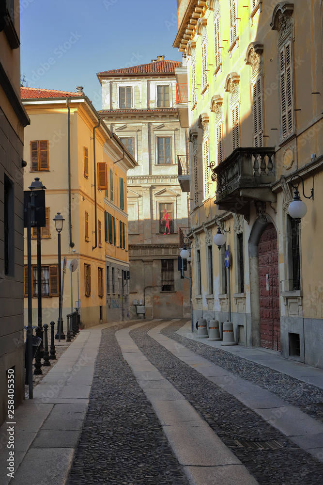 Palazzi d'epoca colorati a Novara in Italia, Colorful vintage buildings in Novara in Italy