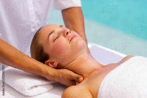 Принти на полотні Neck massage by the sea