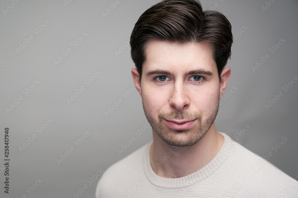 Naklejka premium Portait of handsome man with short black hair in studio, caucasian
