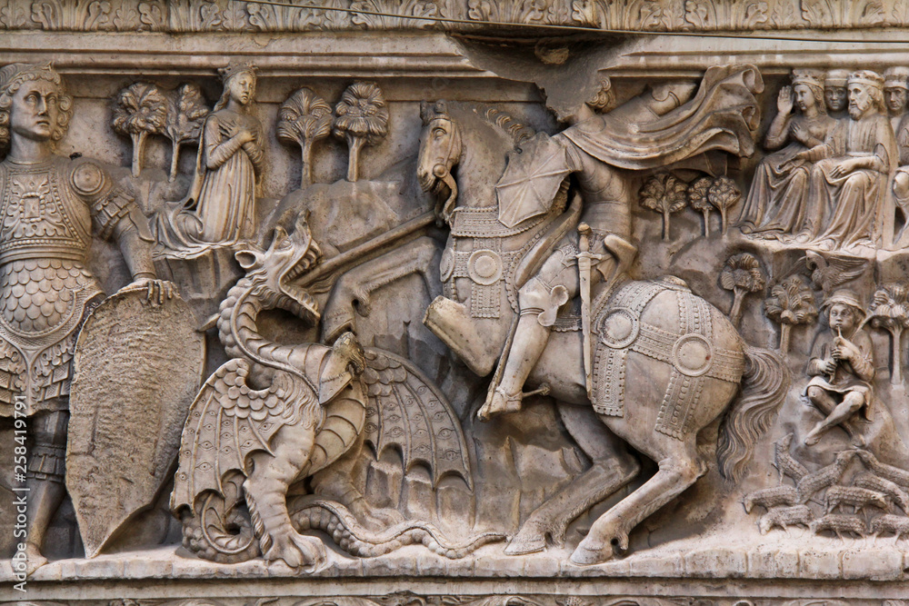 San Giorgio e il drago (particolare); altorilievo in marmo, portale di una delle antiche case dei Doria in piazza San Matteo, Genova