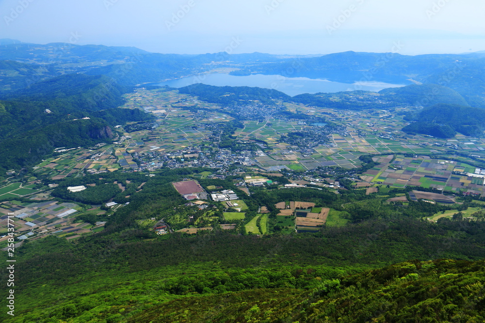 九州開聞岳山頂からの風景　池田湖と指宿の街