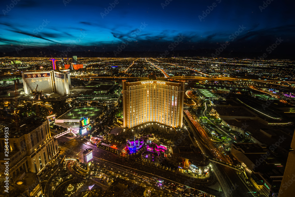 Las Vegas skyline at sunset - The Strip - Aerial view of Las Vegas Boulevard Nevada - obrazy, fototapety, plakaty 