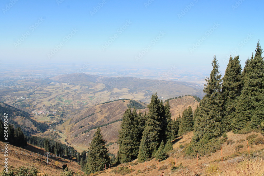 Naklejka premium view of mountains