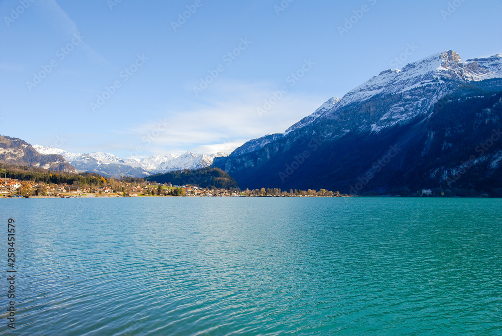 秋のブリエンツ湖（スイス・ベルン州・ブリエンツ）