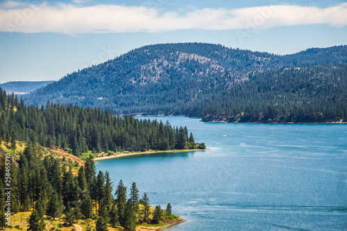 columbia river scenes on a beautiful sunny day