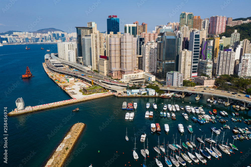 Obraz premium Hong Kong harbor front and typhoon shelter
