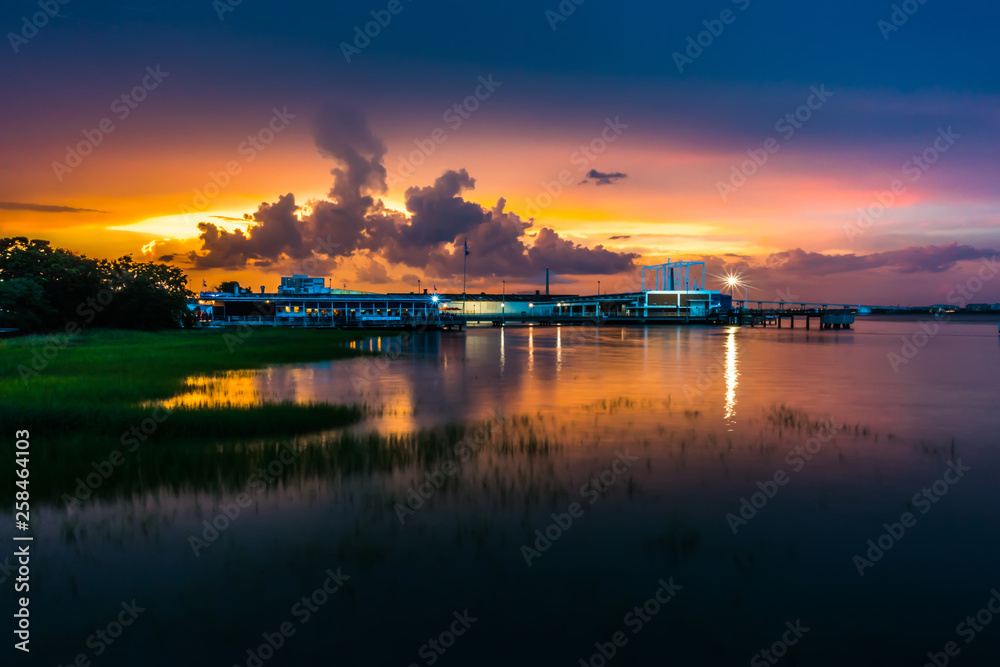 Fototapeta premium Charleston South Carolina Harbour wieczorem