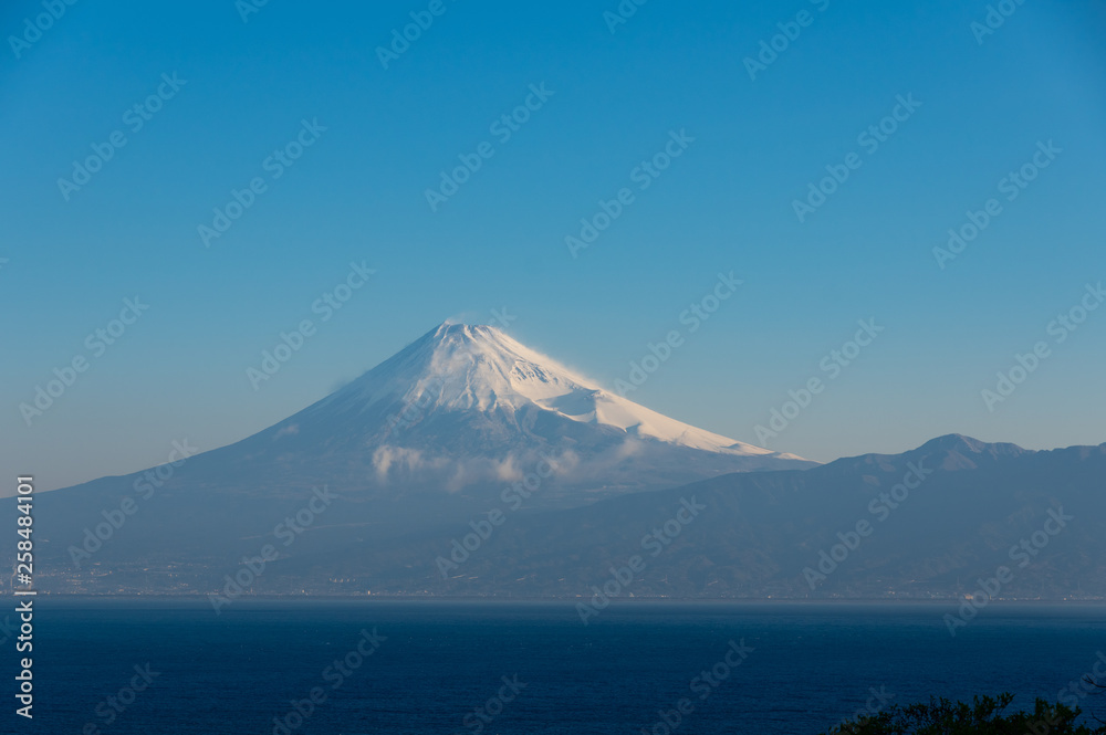 駿河湾越しの富士山