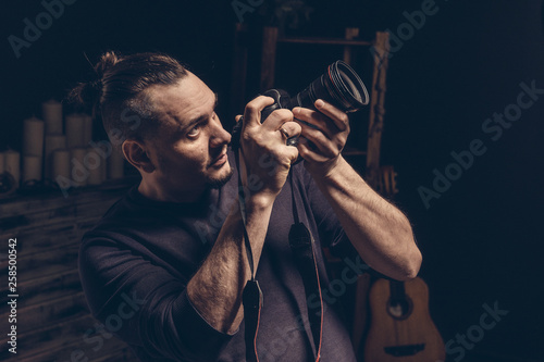 the photographer is holding the camera in his hands taking aim watching