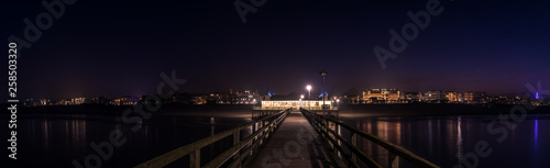 Seebrücke Ahlbeck mit Blick auf Seebad Ahlbeck © thorstenstark
