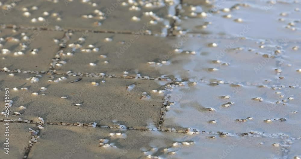 Stream on the tile and the residue of the reagent Stream on the tile and the residue of the reagent