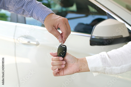 Φωτογραφία Car key handover