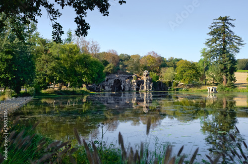 Fototapeta Naklejka Na Ścianę i Meble -  Lake and caves inside the park of Majolan, Blanquefort, France
