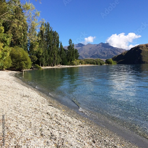 lake wanaka new zealand