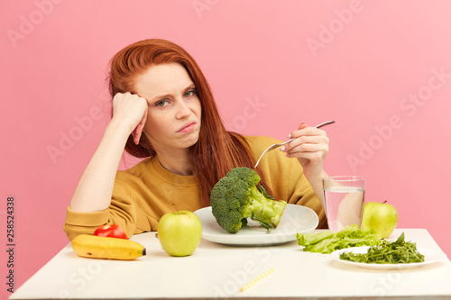 Εκτύπωση καμβά Symptoms of anorexia manifested in aversion to food
