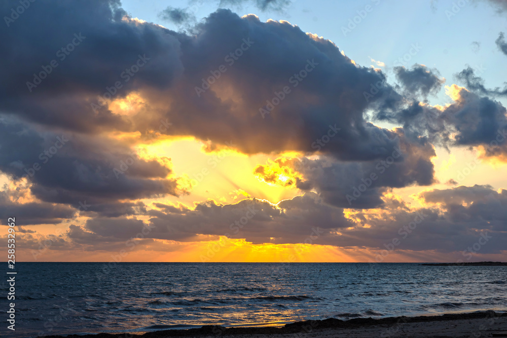 Fototapeta premium Dawn over the sea.