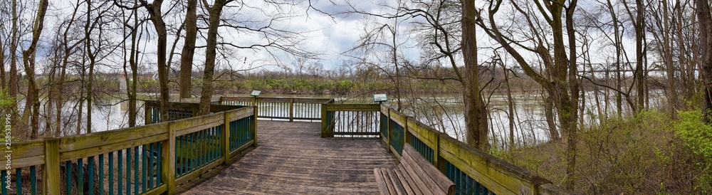 Obraz premium Views of Bridges and Pathways along the Shelby Bottoms Greenway and Natural Area Cumberland River frontage trails, bottomland hardwood forests, open fields, wetlands, and streams, Nashville, Tennessee
