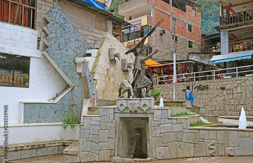 Canvas Print Fountain and Statue of the Inca Cosmological Trilogy at the Town of Aguas Calien