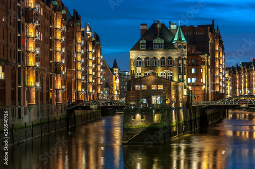 Wasserschlösschen Hamburg bei Nacht